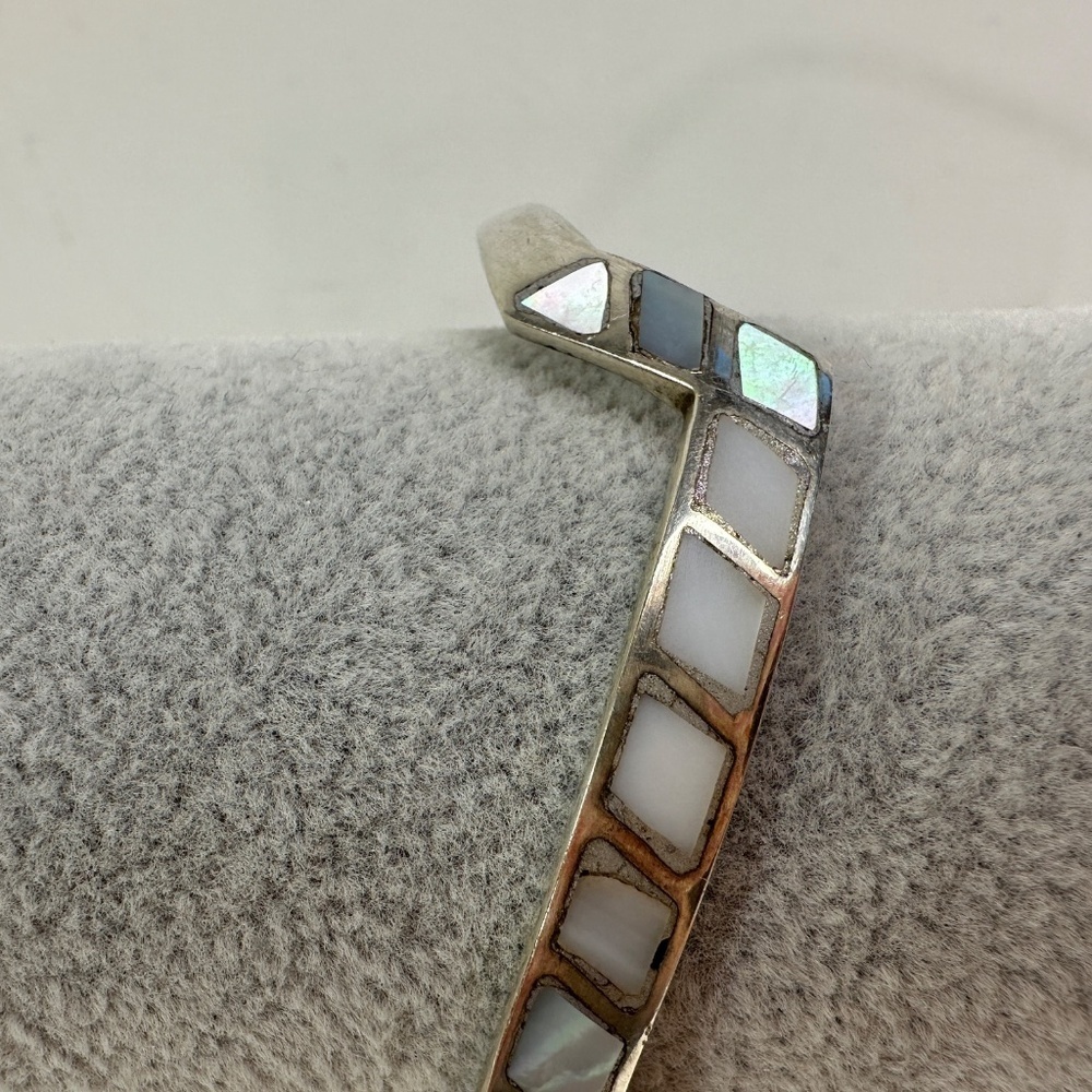 Navajo Flush Mount Mother of Pearl Sterling Silver Cuff Bracelet - Picture 3 of 11